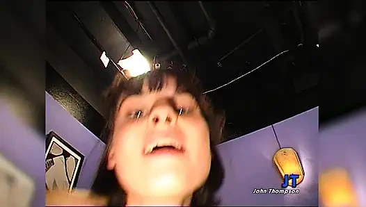 Ggg John Thompson - Dari lesbian hingga pesta, semuanya ada di sana