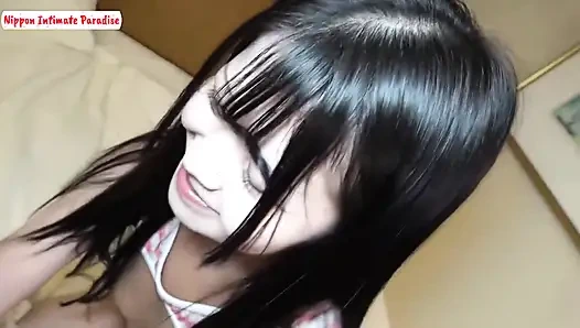 Kejutan lucu si cantik dengan gairah berani terungkap melalui momen keintiman yang menyenangkan