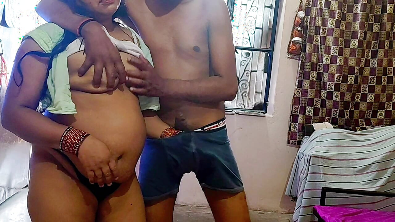 Ibu desi menghisap air mani dalam buah dada