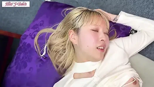 Masum cazibe ve nazik ikna, tekrarlanan tepeler doğal olarak ortaya çıktığı için yoğun kimyayı ortaya koyuyor 1.