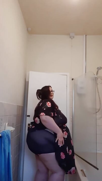 Ssbbw duşdan önce azdırıyor