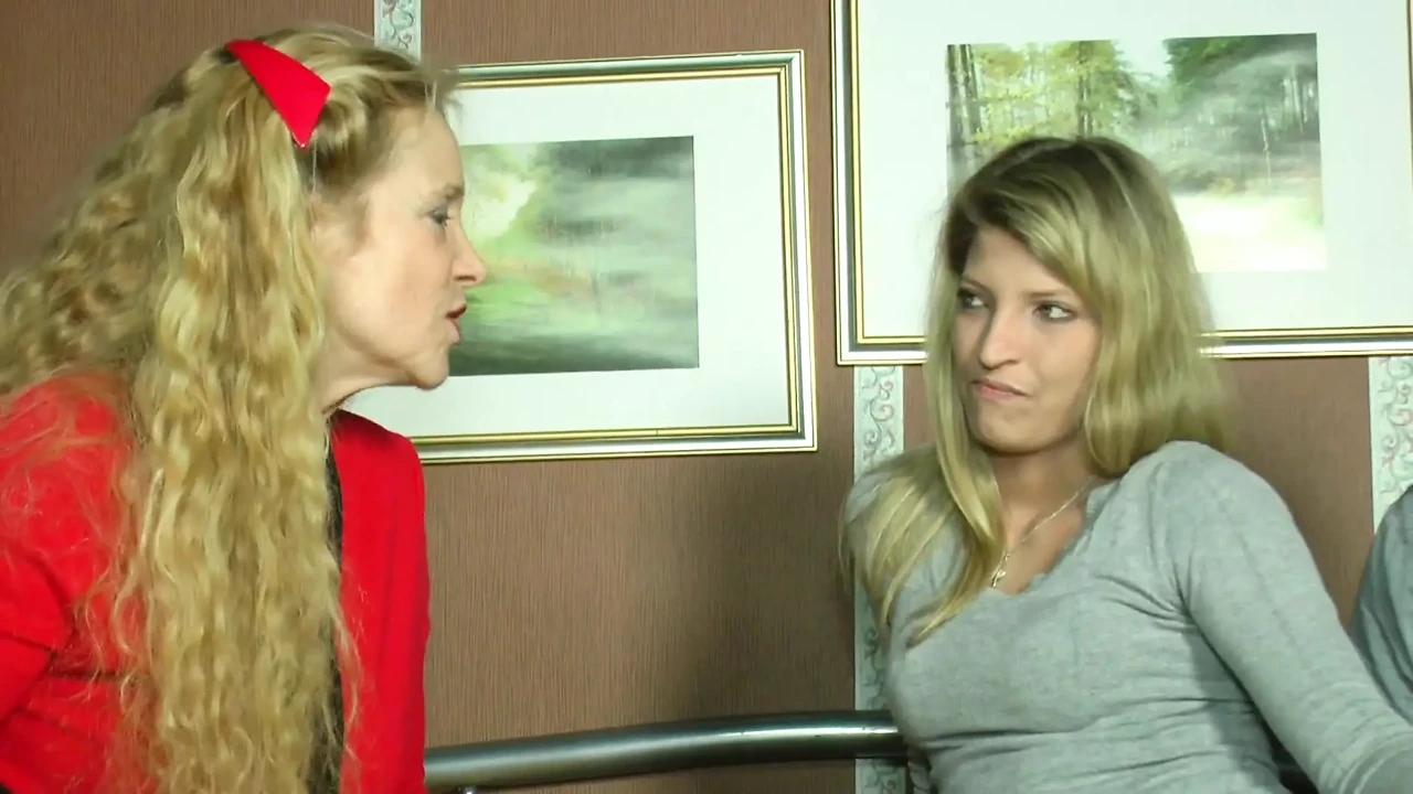 Threesome by BB-VIDEO Produktion takes place at Simone's house