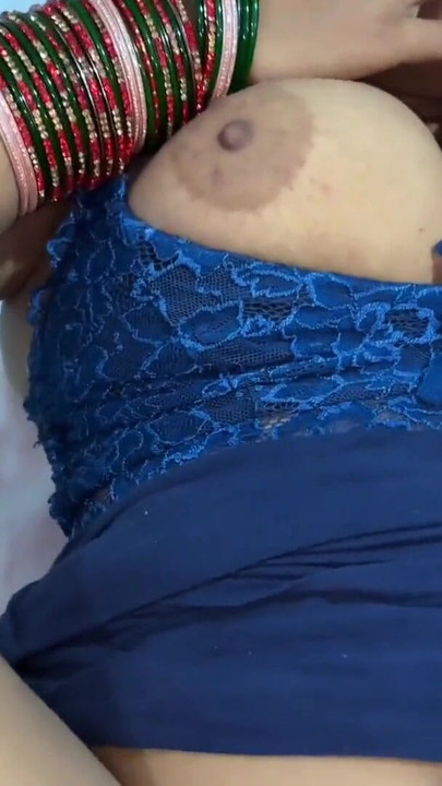 Moment care trebuie împărțit de la "Frumoasa indiancă bhabhi futută dur în timp ce fumează țigară"