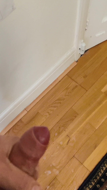 私の小さなチンポがイキまくり