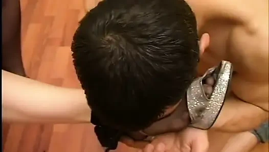 Рыжая шлюшка обожает анальный секс - DVD