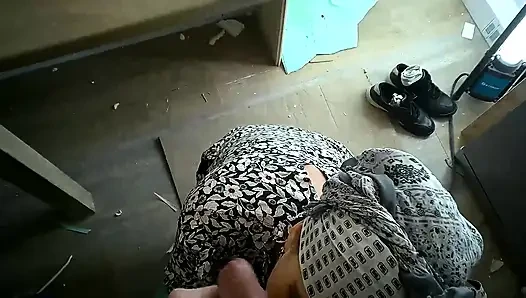 Muslim woman tries sucking a cock and does a good job
