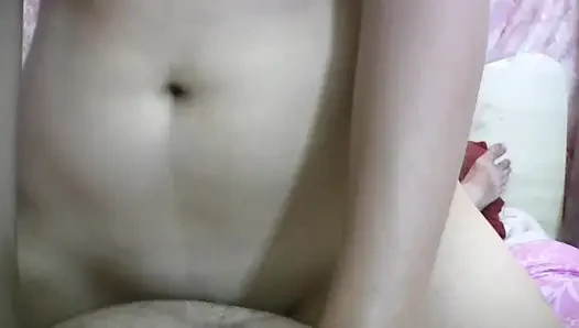 Sarışın genç kız yarak emiyor