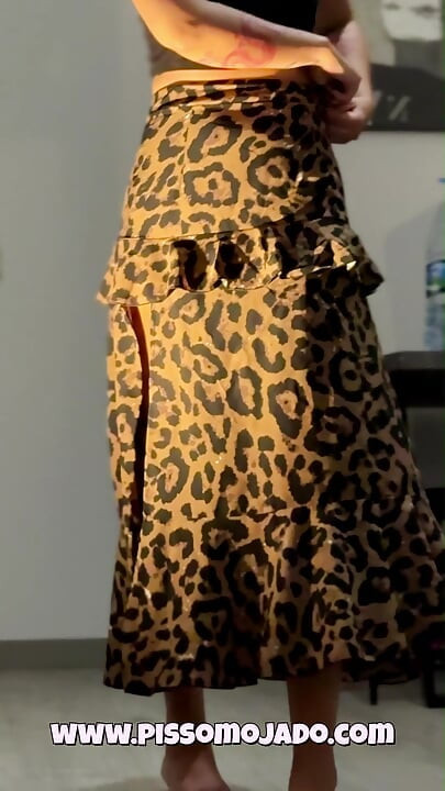 Omorashi Pee Holding Challenge: Trying Outfits With Full Bladder Till Wetting Myself & Pissing On Floor
