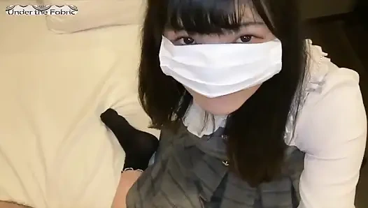 Одетые женщины, раздетый мужчина: минет с бывшей красоткой, покорной и полностью одетой в чувственной игре