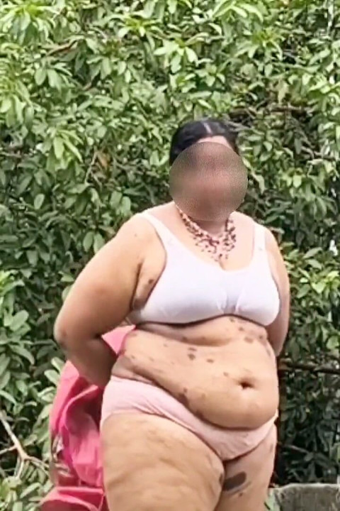 Chubby Girl in White Skirts and Pink to Getting Completely Naked and Walking Nude Outdoor