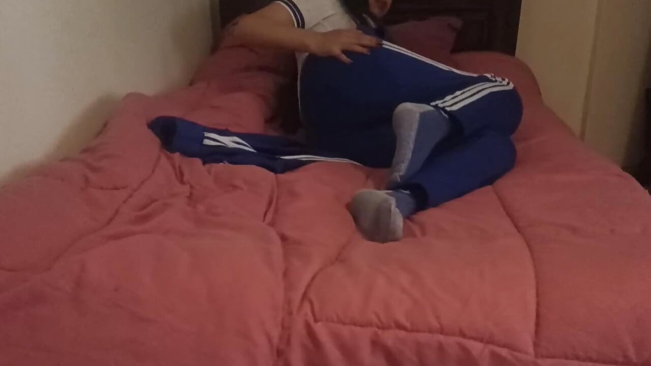 O elevă curvă se furișează de la ore pentru a se fute