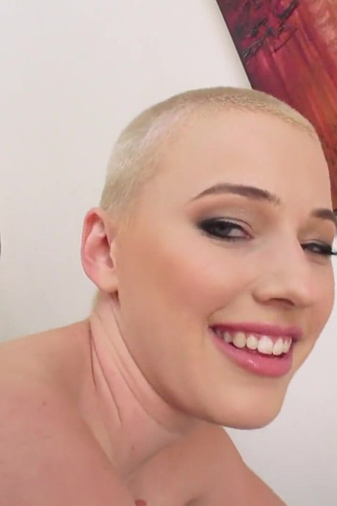 Buzzed babe Riley Nixon solo masturbation