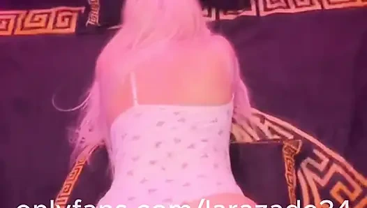 Blonde chick can't stop shaking - Turkish Porn