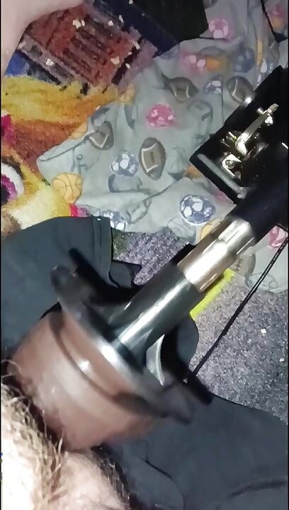 बहिन मशीन द्वारा चुदाई करवाती है