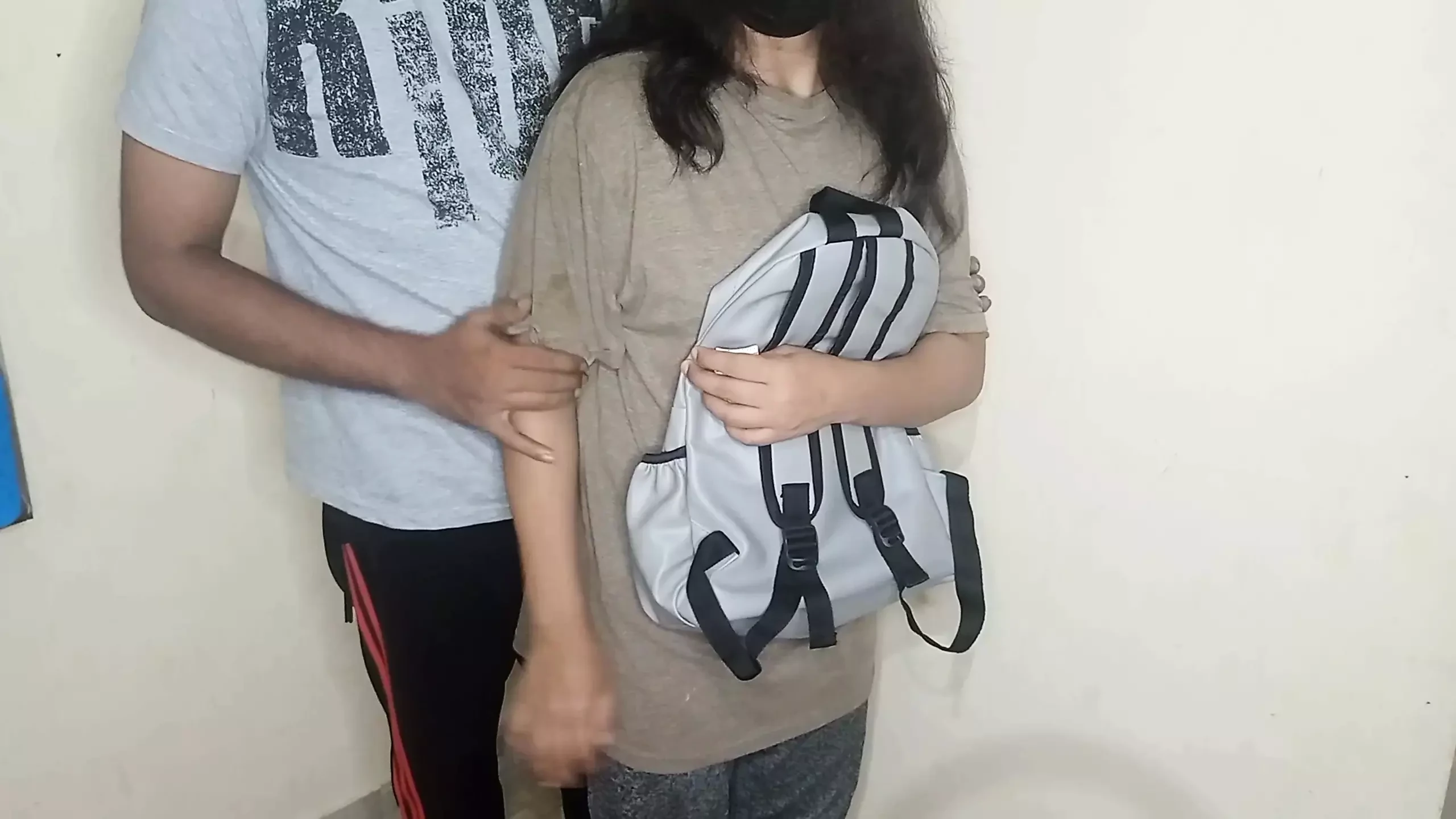 Klej pane vali larki paise ke lie makan malik se chud gayi