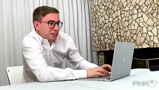 Korinha протестировал для Pinko Макс Фелицитас