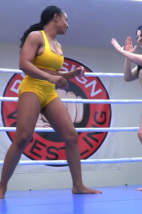 Goth Delilah Vs Lola Marie