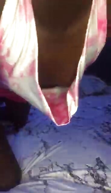 Nigeriana negra magrinha com bunda grande e clitóris