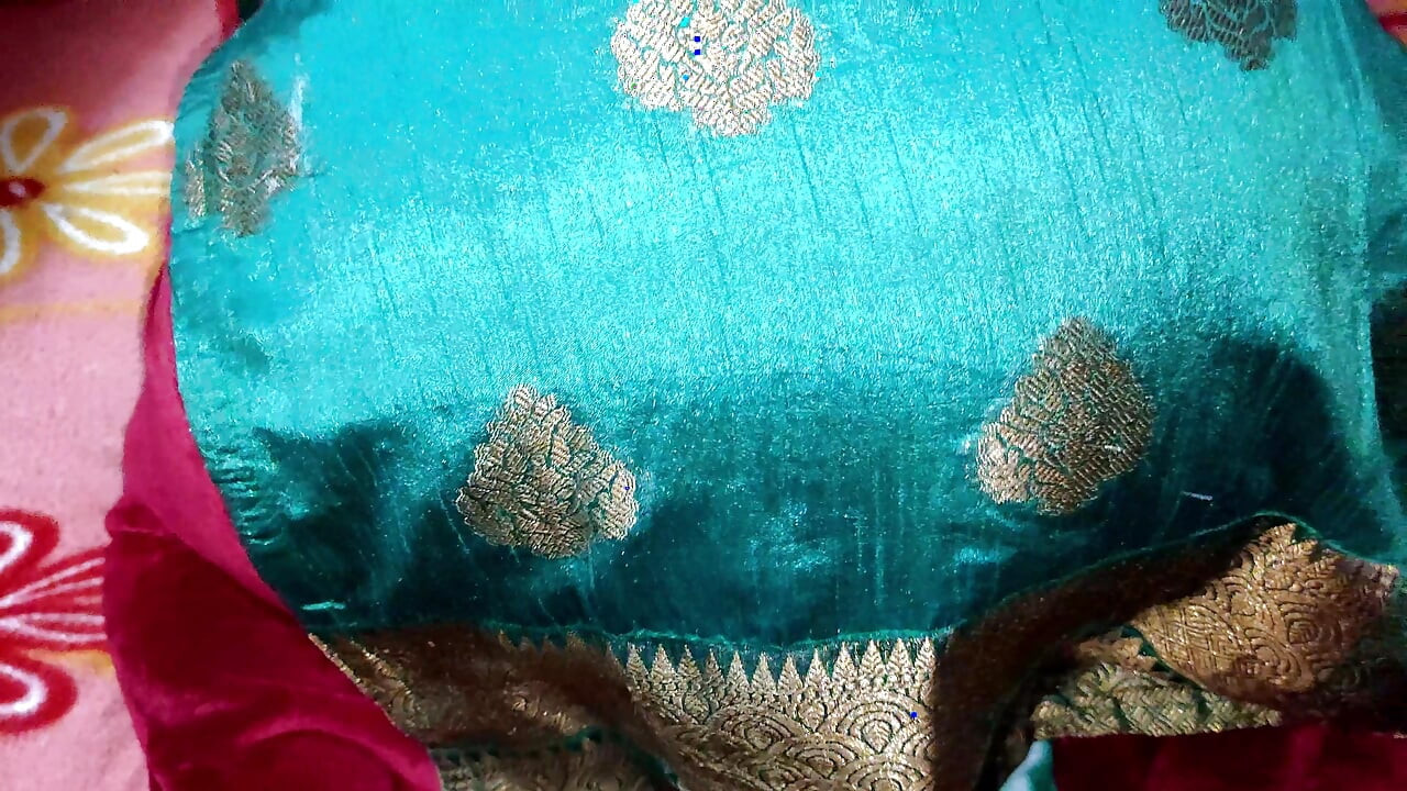 gand bhut tight hai bhabhi. ungli bhi nahi gai gand me