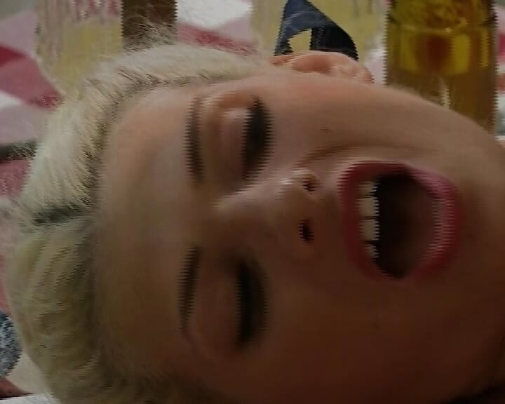 Top Modells, acțiune dură