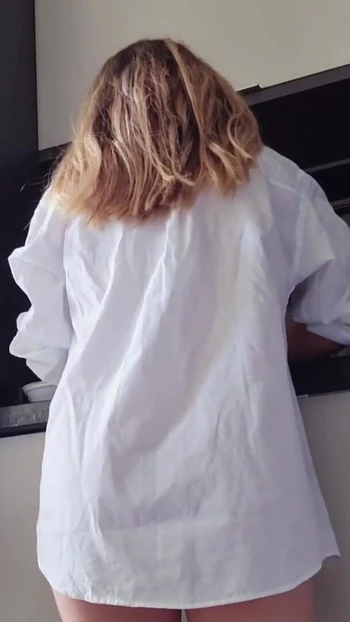 Key moment from "hot blonde kitchen"