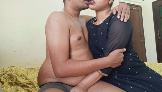 18 साल की हॉट भारतीय सौतेली बहन स्टॉक सौतेला भाई और डॉगी स्टाइल में चुदाई कर रही है उसके पास परफेक्ट शरीर वाली तंग चूत और छोटी है