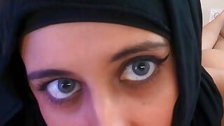POV close-up muçulmano boquete & engolir porra