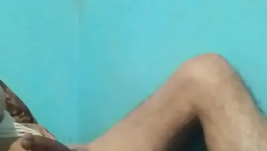 İç çamaşırlı tahrik edici mastürbasyon