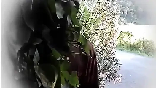 Jessica Rizzo zaman sahnesinde yürüyüş yapıyor 03