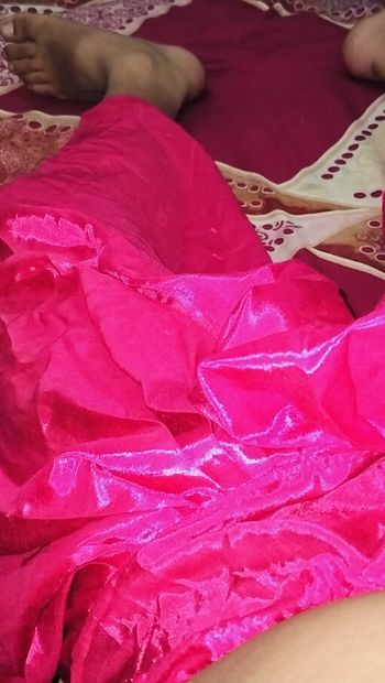 Satin salwar ngocok kontol dan ngocok kontol pacarnya dengan kain sosis