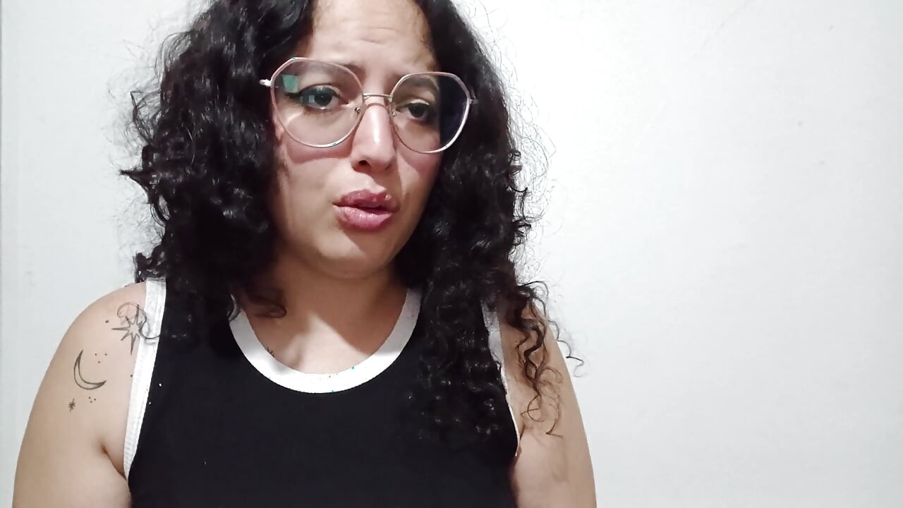 Uhvatim te kako mirišeš komšinicine tange