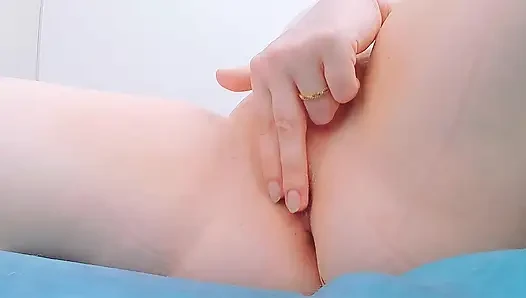 Puritan forbidden to touch her cunt, she masturbates in secret