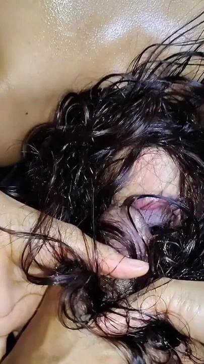 「HAIR HANDJOB & CUM ON HER NECK」の素晴らしい瞬間