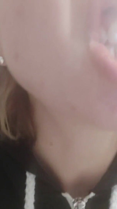 Ashlil aur nindak hai ki ham pyar karta hoon, Lavinia . klip 3