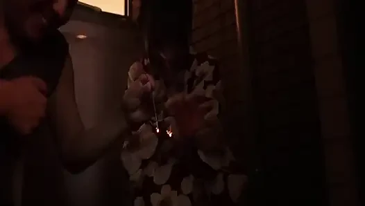 Pertujukan pejuh malam musim panas dengan hiyori berubah menjadi pertemuan rumah yang seksi dan intim