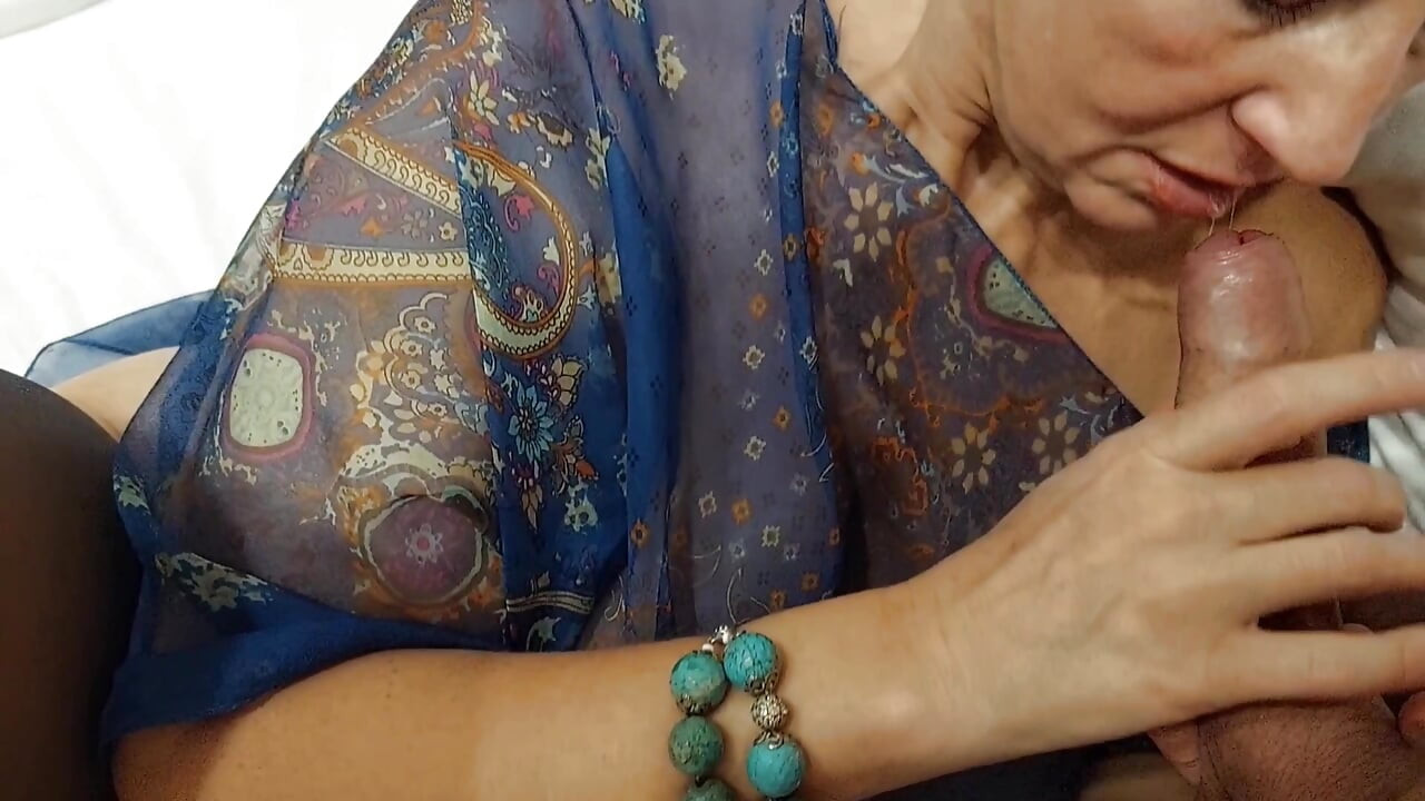 Madura loira esposa gosta de sexo em meias