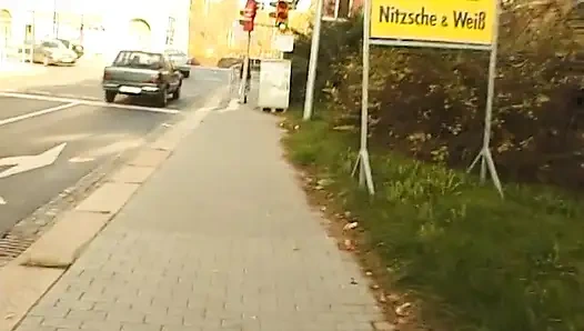 Inked schÃ¤tzchen spielt beim casting mit ihrer möse