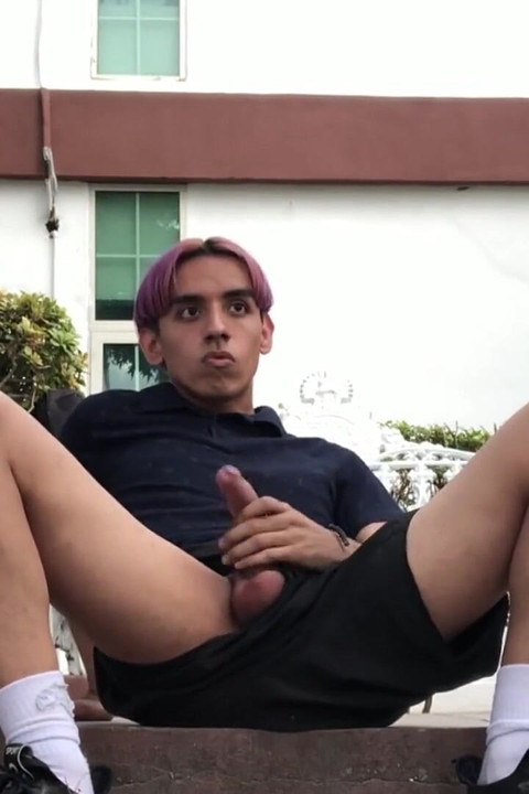 Znalazłem martwe miejsce w parku, więc postanowiłem się szarpać i poczuć adrenalinę, która wiąże się z robieniem gorących rzeczy w miejscach publicznych