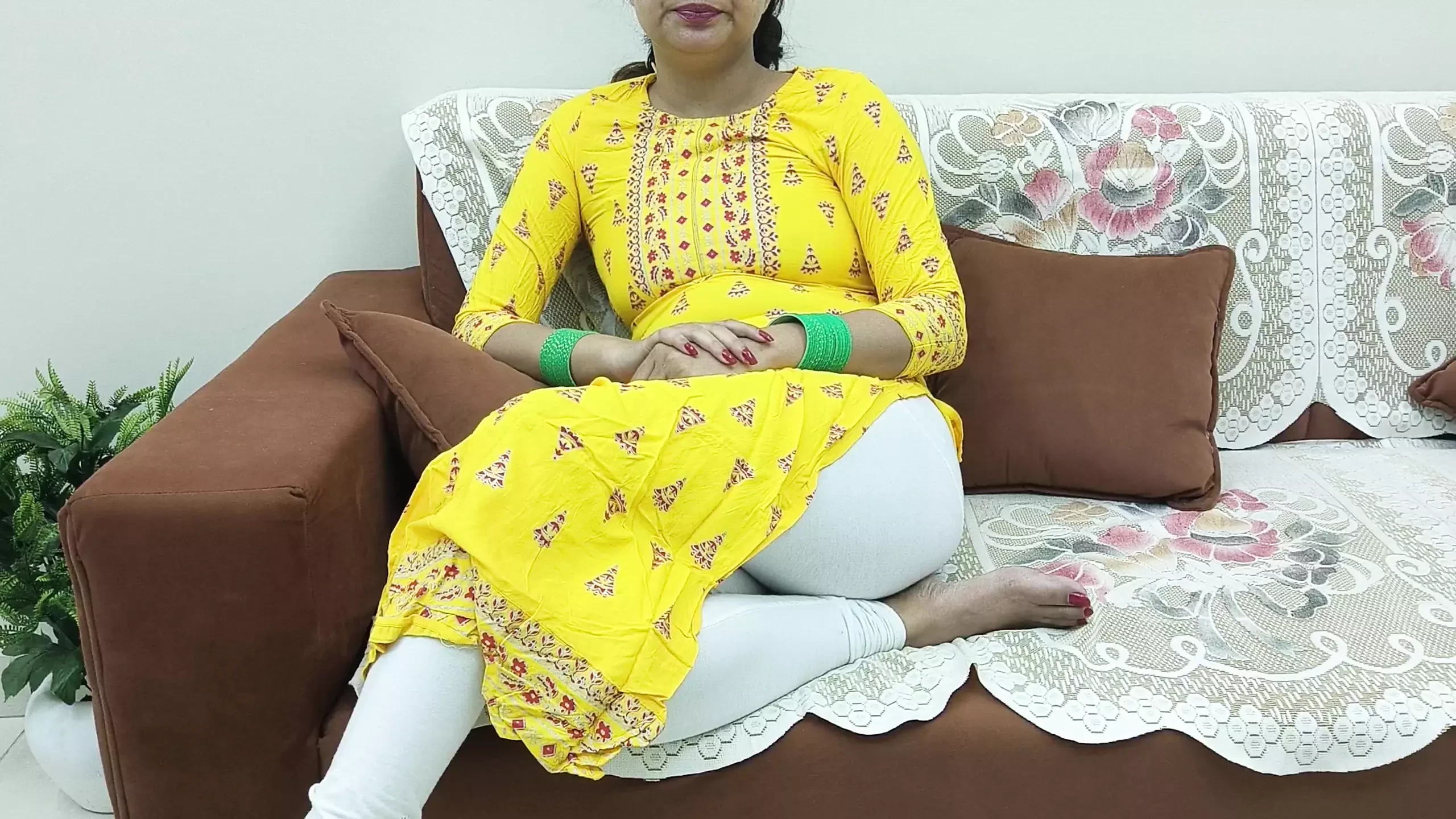 Indian step mom and step son ka illegitimate wala pyar beta se chudwa kar apna yaar bana liya Hindi dirty talk sarababhi 6