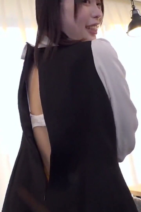 Part 1春爛漫！ 透明感あふれる美少女が顔面騎乗位ディープスロートで激しくイキ狂う