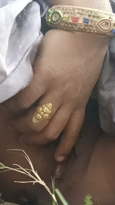 Finger chudai se Nikal Gaya bhabhi ka peshab | Clip 1