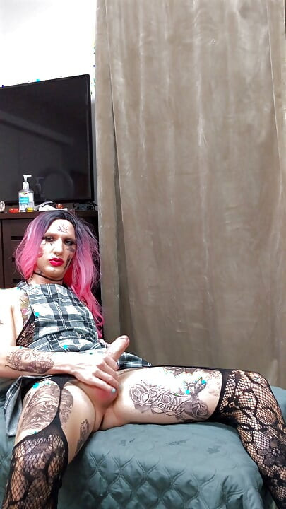 Extrem heißer tätowierter femboy,