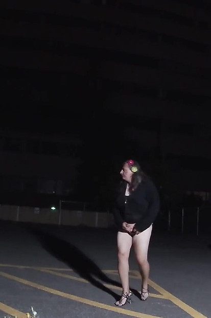 Naughty Mature CD Has a Night Outdor Public Masturbation