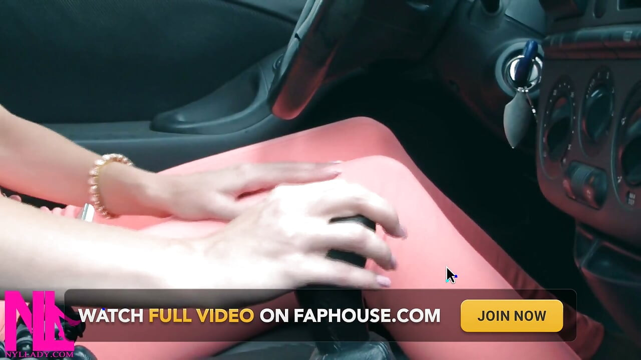 Revving e punheta para Gear Stick em meia-calça nua e salto alto peeptoed rosa