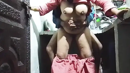 Seksi Pakistanlı erkek arkadaşının yarağını emiyor