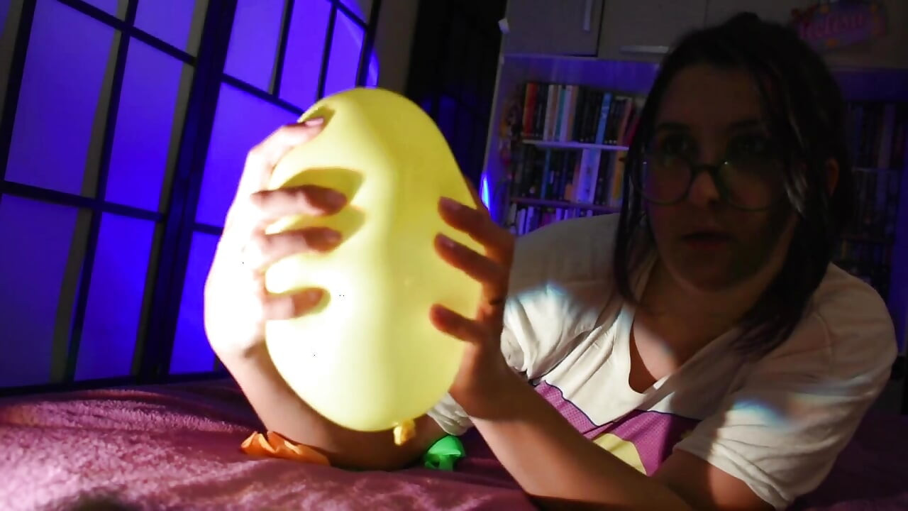 Squish and Fisting Green Crystal Balloon - Bunny Looner