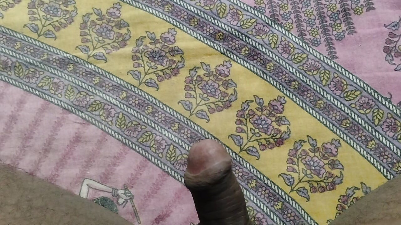 I sat on my room and I shaking my pussy