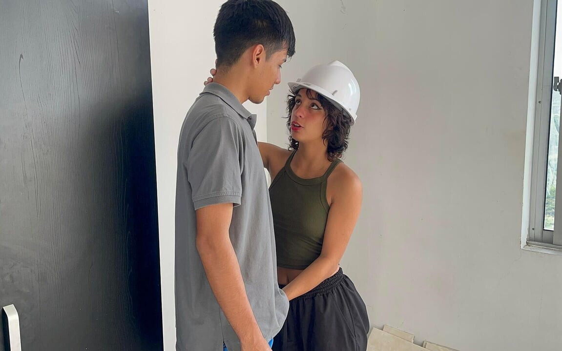 Very Hot Engineer Makes a Deal with Worker to Fuck Her in Exchange for Leaving Work Early.