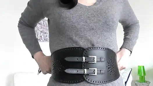 Gürtelarmung im Wohnzimmer, Teil 3, lady Victoria Valente