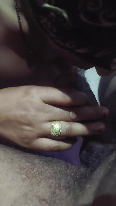 Pati aur patni sex karte hain raat mein
